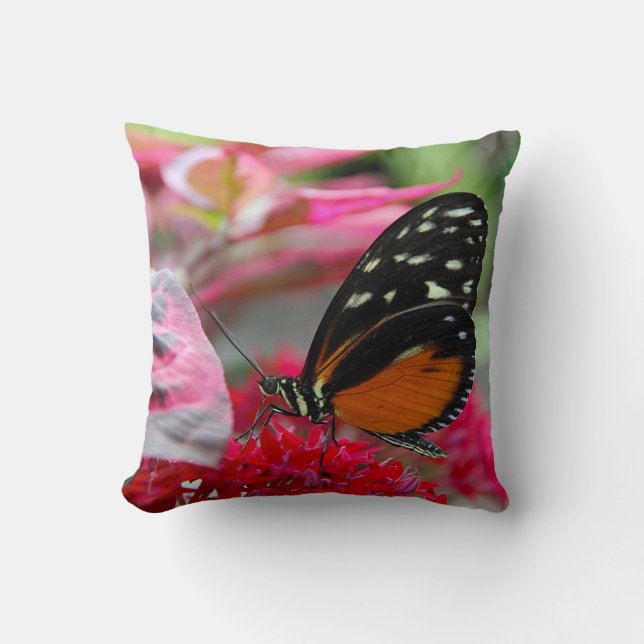 Orange och svart fjäril på Blommor Photo Pillow Kudde (Framsida)