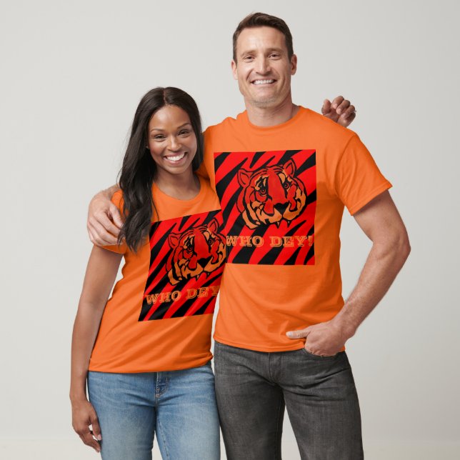 ORANGE OCH SVART RAND T SHIRT (Unisex)