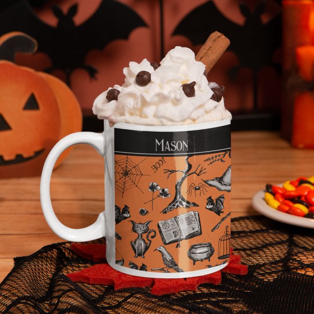 Orange och svart taloky Halloween Kids Mugg (Spooky Orange & Black Hand Drawn Halloween Mug for Kids. Black Cat, Spiderweb, Raven, Witch Hat, Bat)