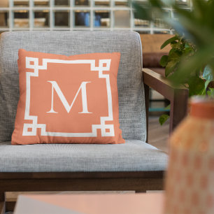 Orange och vita Monogram grekiska Nyckel Gräns Kudde
