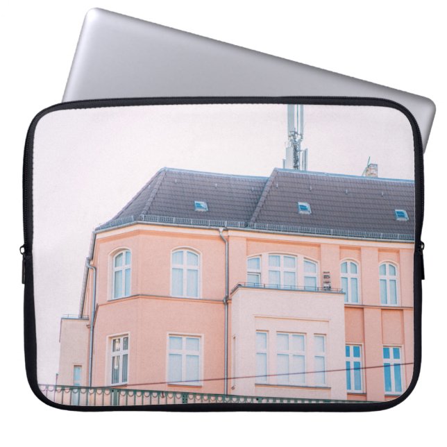 ORANGE OCH VITKONCRET BYGGNAD LAPTOP FODRAL (Framsidan)