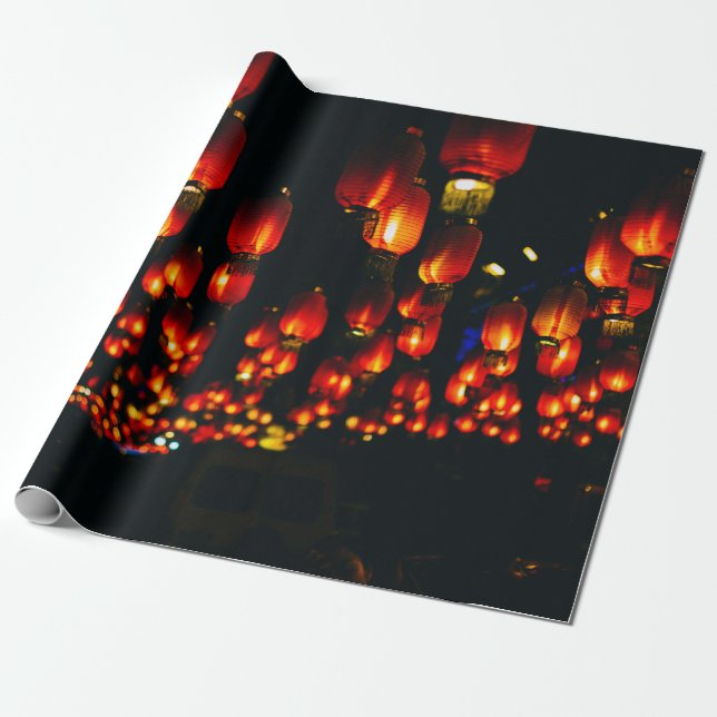ORANGE PAPER LANTERNS DURING NIGHT TIME PRESENTPAPPER (Utrullad)