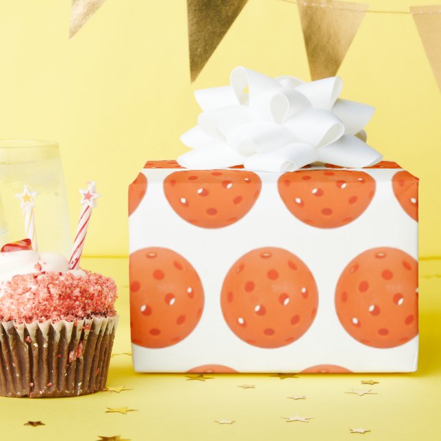 Orange Pickleball on White Presentpapper (Födelsedagsfest)