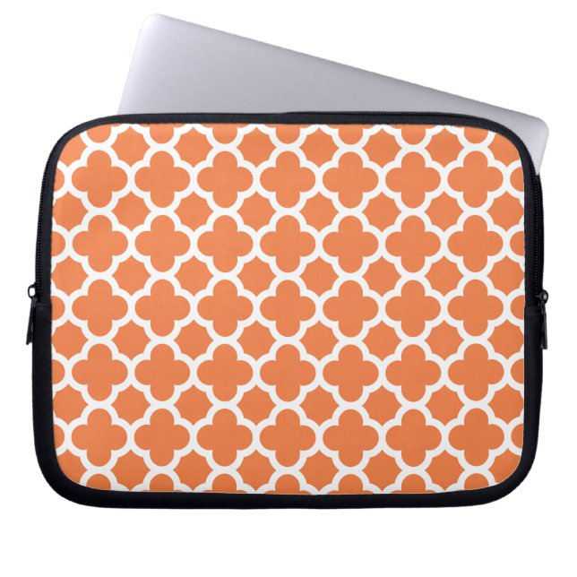 Orange Quatrefoil spaljémönster Laptop Fodral (Framsidan)