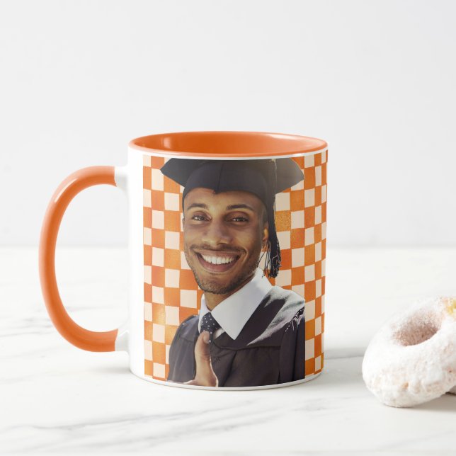 Orange Rutig Anpassad Porträtt Herrar Examen Mugg (Med munk)