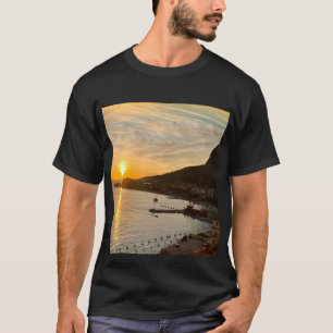 Orange Solnedgång över berg och hav T Shirt