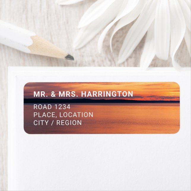 Orange Solnedgång över kvällsfoto Sjö Vatten Returadress Etikett (Insitu)