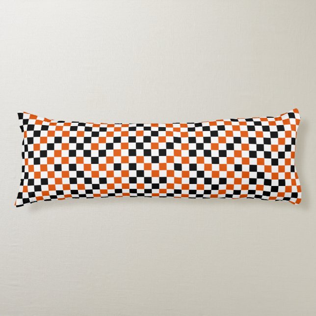Orange svart och vit rutig  kroppskudde (Framsidan)
