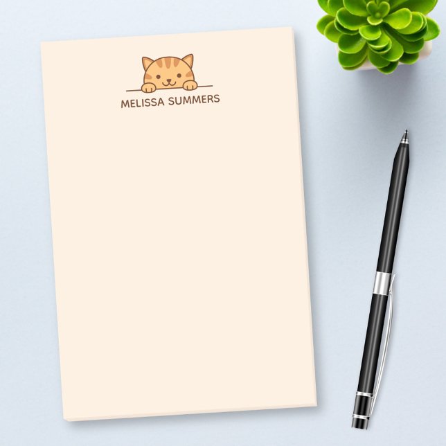 Orange Tabby katt Peeking ovanför eget namn Post-it Block (Skapare uppladdad)