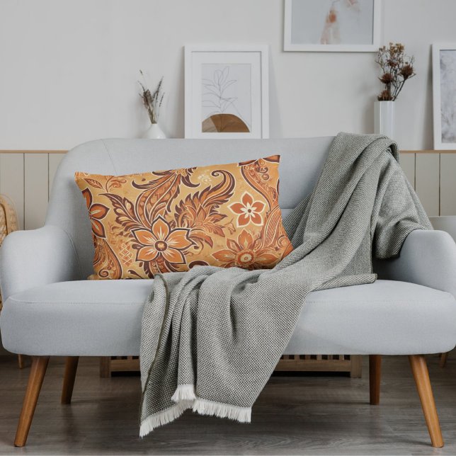 Orange Terracotta indonesiskt batik-Blommönster Lumbarkudde (Skapare uppladdad)