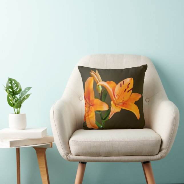 Orange Tiger Lily Flowers and Buds Close-Up Kudde (Stol)