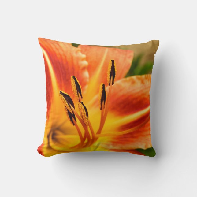 Orange Tiger Lily Throw Cushion Kudde (Framsida)