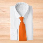 Orange Tiger Solid Färg Slips<br><div class="desc">Orange Tiger Solid Färg. Denna djärva och energiska nyck fångar den starka och upphetsande andan. Det är en intensiv, nästan elektrisk orange med bara högerna värme och ljusstyrka. Dess djärvhet gör det till ett utmärkt färg som säkert kommer att uppmärksammas. Denna dynamiska nyans fungerar utmärkt med en lång rad teman...</div>