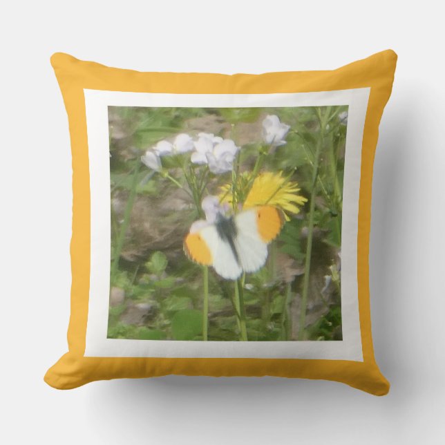 Orange Tip Fjäril på Blommor Kastkudde Kudde (Framsida)