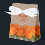 Orange Tulip på förmånslådan Kraft Tält Stil Presentaskar<br><div class="desc">Buntar med orange tulpaner omger en papprare mönstrad favör för tält stil-partiet. Anpassa framsidan och baksidan med texten eller ta bort den. Klicka på ANPASSA om du vill ändra färgerna typsnitt och teckensnitt. SAMORDNA objekt som finns i vår butik. Bröllopsinbjudningar, OSA kort, mottagningskort, Tackkort och mycket annat. Se hela samlingen...</div>