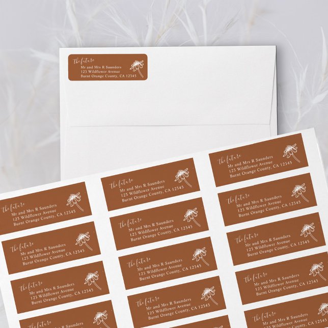 Orange Vildblomma Framtida Herr & Fru Returadress Etikett (The Future Mr & Mrs address labels in Terracotta Burnt Orange, from my Wildflower Sketch collection)