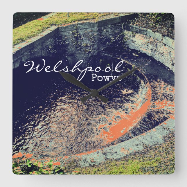 Orange Waterfall & Bassäng i Welshpool, Powys Fyrkantig Klocka (Framsida)