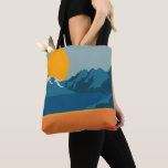 Orangen Blått för Retro Mountain liggande liggande Tygkasse<br><div class="desc">Den här snyggten i väskan är en färgstark och fet illustration av ett bakerlandskap i rött,  orange och blått.</div>