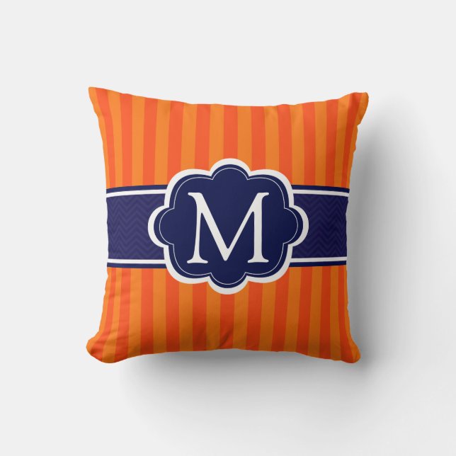 Orangen görar randig den initiala marinblåa kudde (Framsida)