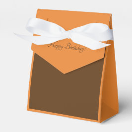 orangen grattis på födelsedagen och den bruna boxe presentaskar