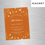 Orangen guld är i dag en lyx som är modern magnetisk inbjudningskort<br><div class="desc">En bränd orange bakgrund som dekorerats med gyllene stjärnor. Anpassa och lägg till information om namn och party. Namn är skrivet med ett handskript stil,  det vita färgaden brev.</div>
