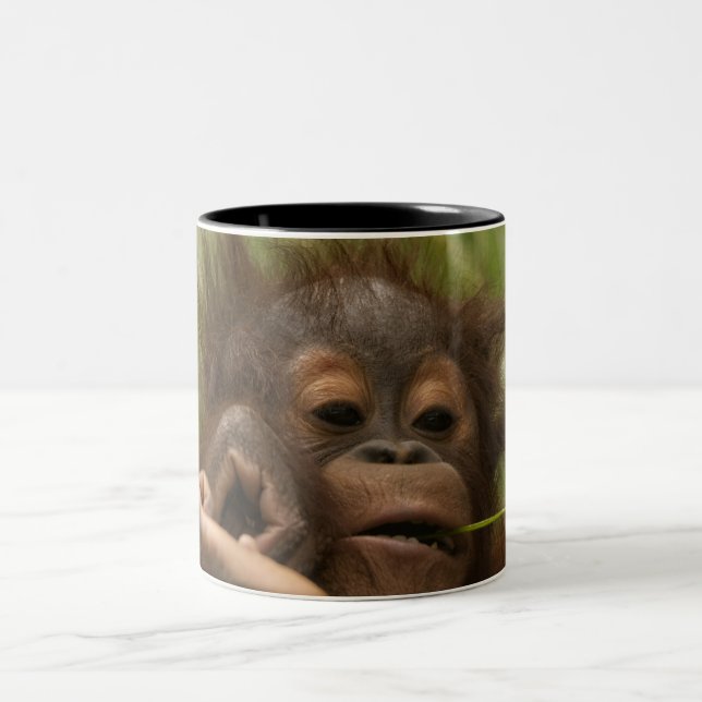 Orangutan Baby Två-Tonad Mugg (Center)