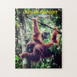 Orangutan hängande i träd pussel