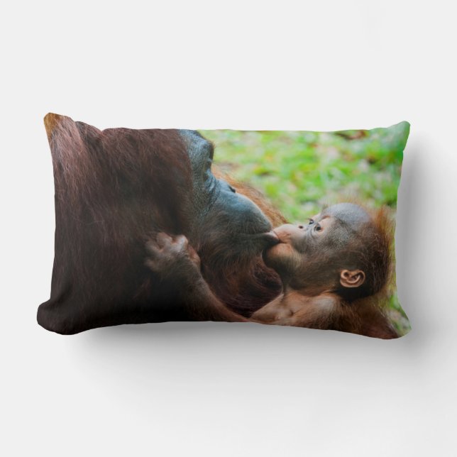 Orangutan mor och baby lumbarkudde (Framsida)