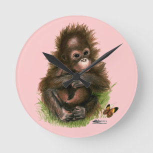Orangutansbaby och fjäril rund klocka