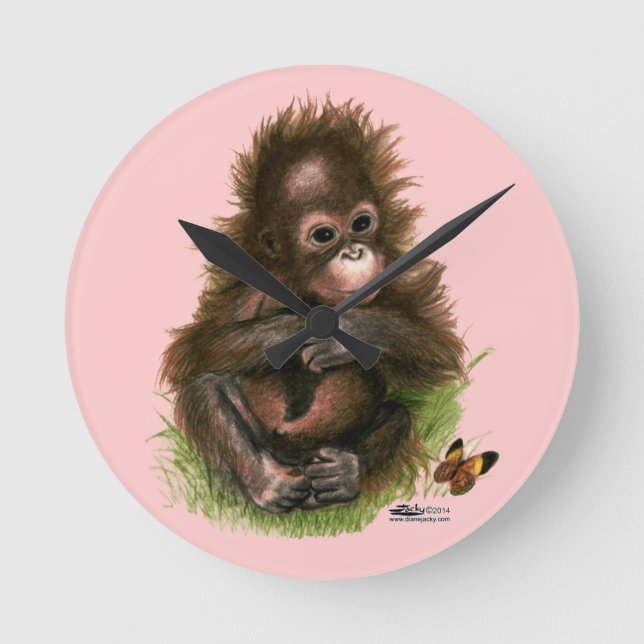 Orangutansbaby och fjäril rund klocka (Framsida)