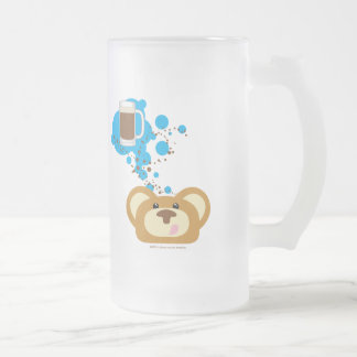 orbiebjörn som är tänkande av rootbeerflötet frostat ölglas