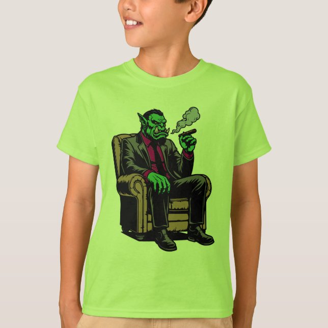 Orc i en stol med en cigarr t shirt (Framsida)