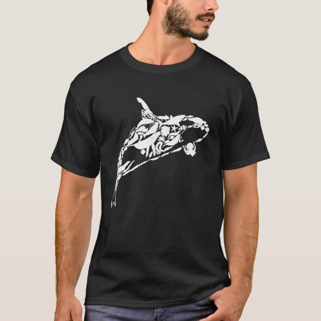 Orca Whale Swimming med Ocean Family T Shirt (Framsida)