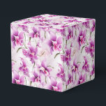 Orchids Party Treat Box Presentaskar<br><div class="desc">Parti-förmånslådan visas med en underbar blommigt av lila orchids. Anpassa det här objektet eller köp som det är. Tips! Lägg till dina underbara behandlingar och lägg till lite festligt band. Licensierad bild</div>