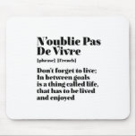 Ord-citattecken för den inspirerande Fransken Musmatta<br><div class="desc">N'oublie Pas de Vivre Glöm inte att leva. Den inspirerande och motiverande Fransken ger en offertutformning för dem som kärlekar det vackra och romantiska Fransken. Coolans ordlista stil-varor blandad med sarkasm och lätt humor. Vem säger att du inte kan vara rolig, chic och coola medan du inspirerar andra med detta...</div>
