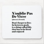 Ord-citattecken för den inspirerande Fransken Musmatta<br><div class="desc">N'oublie Pas de Vivre Glöm inte att leva. Den inspirerande och motiverande Fransken ger en offertutformning för dem som kärlekar det vackra och romantiska Fransken. Coolans ordlista stil-varor blandad med sarkasm och lätt humor. Vem säger att du inte kan vara rolig, chic och coola medan du inspirerar andra med detta...</div>