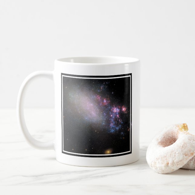 Oregelbunden Galaxy Ngc 4485 Kaffemugg (Med munk)
