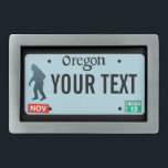 Oregon Sasquatch-licensskylt<br><div class="desc">Mörken silhuette av Sasquatch (Bigfoot) på en tom Oregon-registreringsskylt. Lägg till din egen text. Kontakta mig för speciella förfrågningar. License tallrikar för ytterligare stater och andra enheter (kanadensiska provinser, utländska land) på begäran. Om man bor eller reser i landsbygdsområden i nordvästra Stilla havet kan man möjligen ha kom över en...</div>