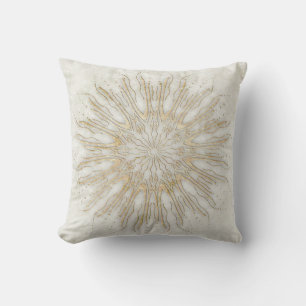 Organisk boho stil solstrålning mandala guld vit kudde