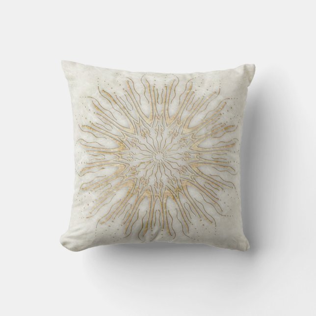 Organisk boho stil solstrålning mandala guld vit kudde (Framsida)