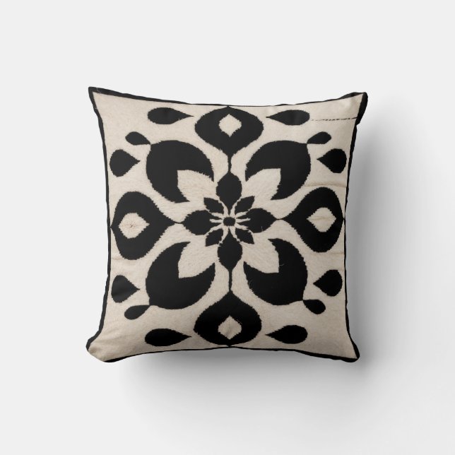 Oriental Chic: Black and White Kilim Pillows Kudde (Framsida)