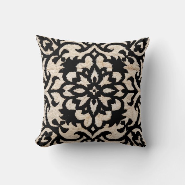 Oriental Elegance: Black and White Kilim Pillows Kudde (Framsida)