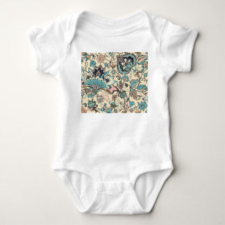 Oriental Paisley: Stylized Textile Elegance. T Shirt