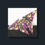 Origami Butterfly på Blommigt Papper Canvastryck<br><div class="desc">Flyt som en fjäril med detta vackra origami biet av Chariklia Zarris. En underbar blommigt tryckt papper användes för att skapa origami-fjärilen,  och de lila,   och gröntarna hoppar helt enkelt ut från biet. Köp ditt exemplar idag!</div>