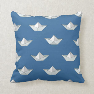 Origami fartyg på vattenmönster kudde