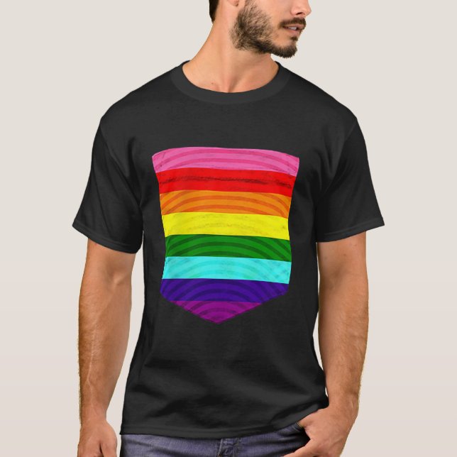 Original 8 Rand Gay pride Flagga Pocket Tee  (Framsida)