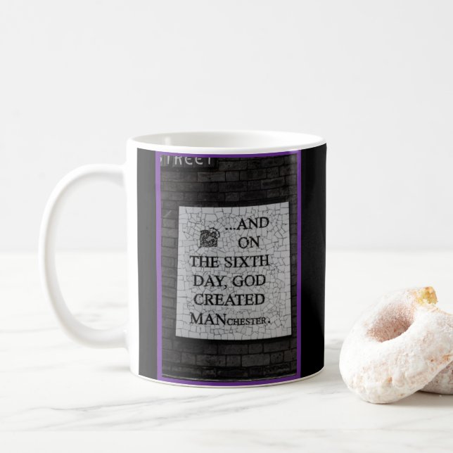 Original "På den sjätte dagen" Manchester-muralmål Kaffemugg (Med munk)