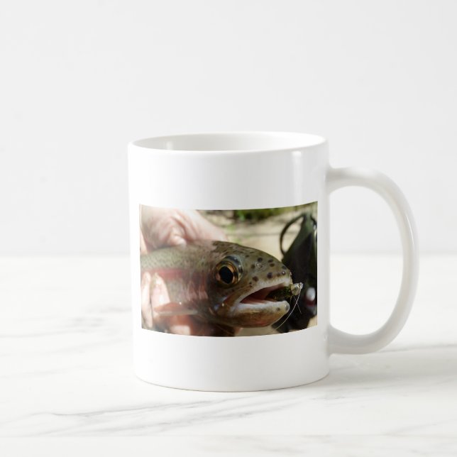 Öring i händerna kaffemugg (Höger)