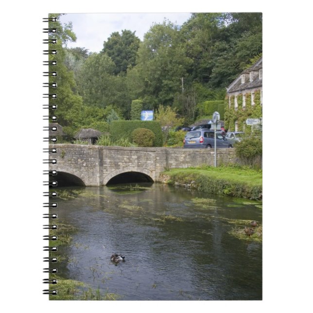 Öringström i byn Bibury, Anteckningsbok Med Spiral (Framsidan)