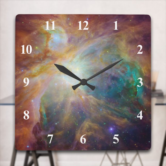 Orionnebulosan med vita siffror fyrkantig klocka (Orion Nebula with White Numbers Square Wall Clock)